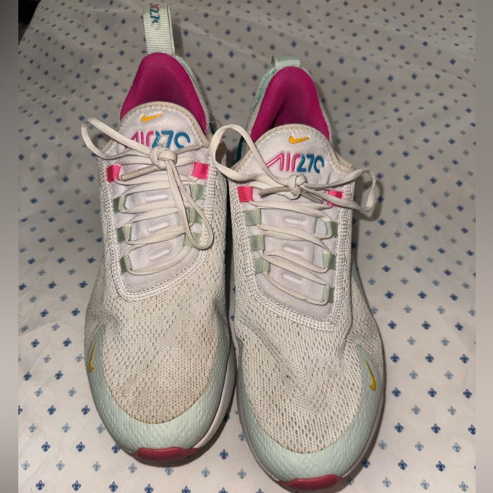 Nike 270s
